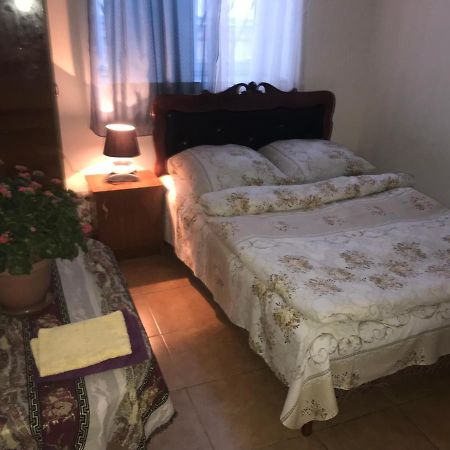 Light Guest House Гюмри Екстериор снимка