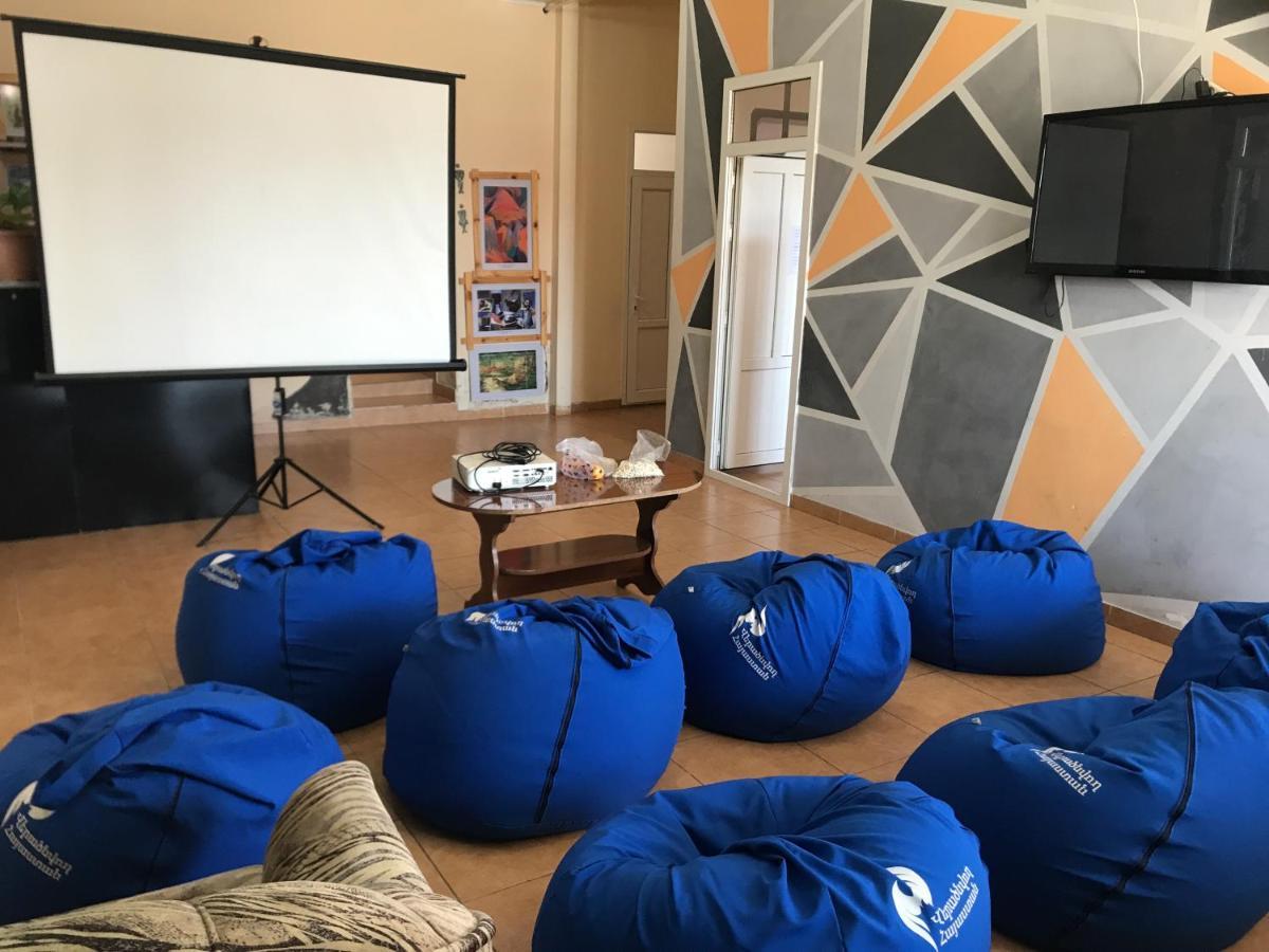 Light Guest House Гюмри Екстериор снимка